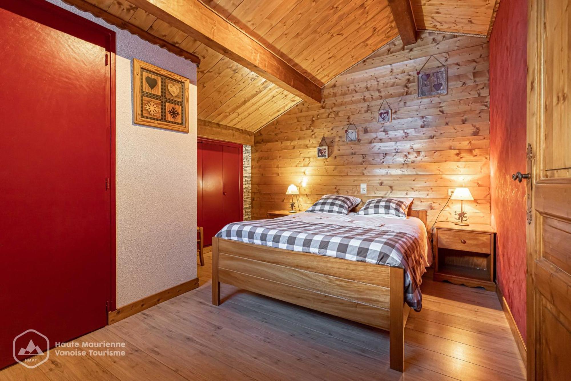 Les Chenevers Lanslevillard Room photo